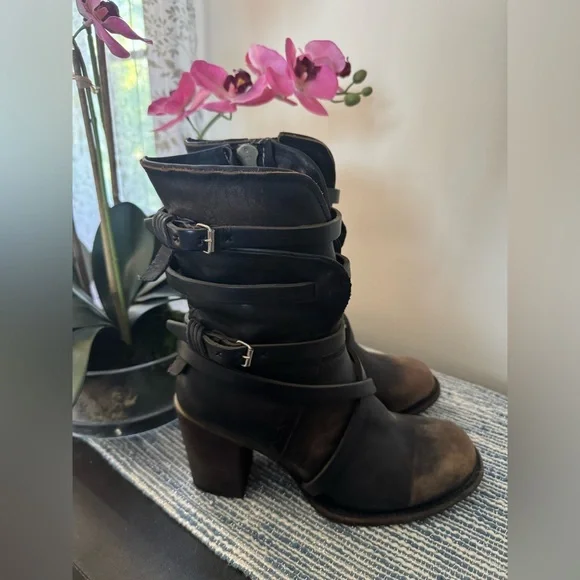 Freebird by Steven Baker Black Distressed Leather Boots - Picture 2 of 6